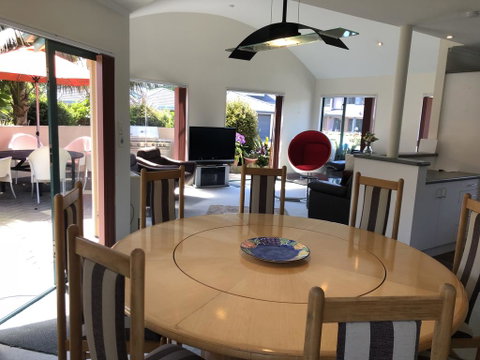 Luxury Home Next To Ocean And Walkway - Accommodation New Zealand 1