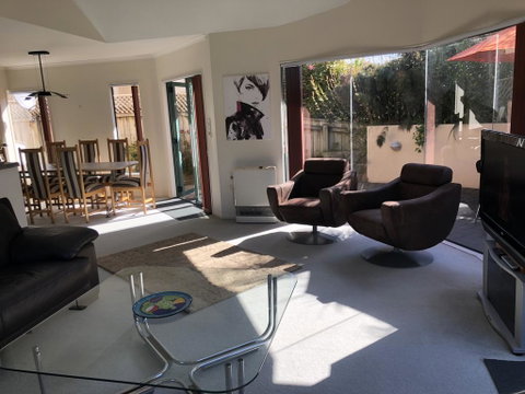 Luxury Home Next To Ocean And Walkway - Accommodation New Zealand 3
