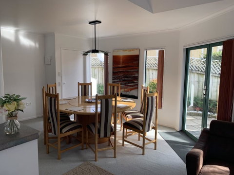 Luxury Home Next To Ocean And Walkway - Accommodation New Zealand 2