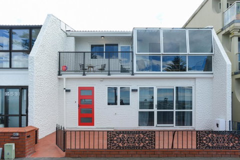 Marine Views - Napier Upstairs Unit - Accommodation New Zealand 0