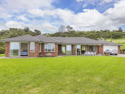 Matakana Views - Matakana Holiday Home - Accommodation New Zealand 0