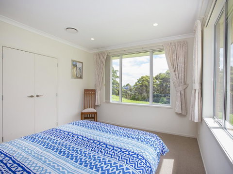 Matakana Views - Matakana Holiday Home - Accommodation New Zealand 3