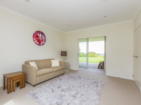 Matakana Views - Matakana Holiday Home - Accommodation New Zealand 2