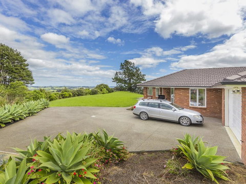 Matakana Views - Matakana Holiday Home - Accommodation New Zealand 1