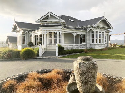 Matakana Villa With Sensational Sea Views