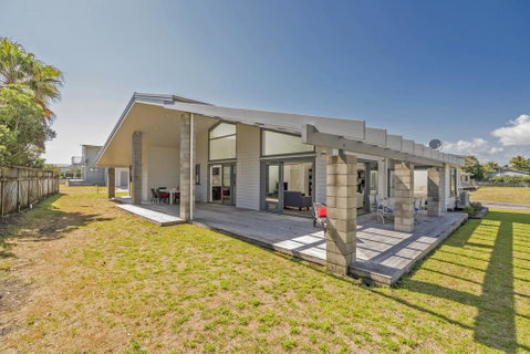 Matarangi Marvel - Matarangi Holiday Home - Accommodation New Zealand 0