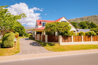 Meadowstone House - Wanaka Holiday Home