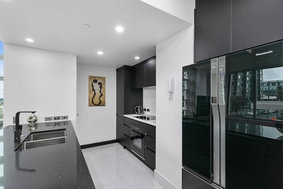 Modern And Minimalist Apt With Gym, Pool And Free Parking!