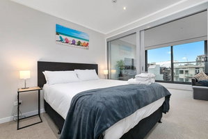 Modern CBD Apartment with Study Great Location