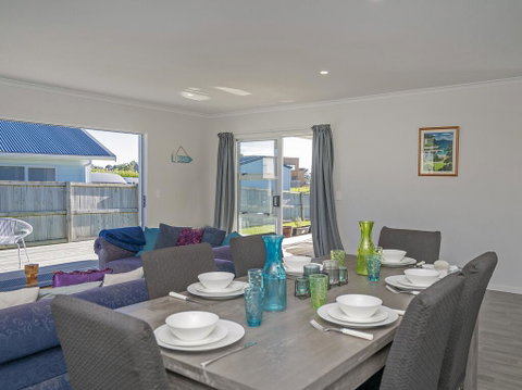 Modern Family Beach House - Matarangi Holiday Home - Accommodation New Zealand 1