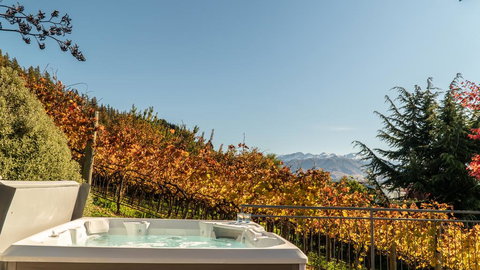 Morrows Mead - Sleeps 8 - Spa Pool - Close To Lake - Lake Views - Accommodation New Zealand 0