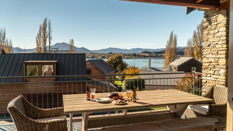 Morrows Mead - Sleeps 8 - Spa Pool - Close To Lake - Lake Views - Accommodation New Zealand 2