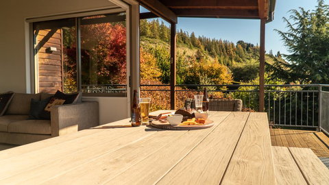 Morrows Mead - Sleeps 8 - Spa Pool - Close To Lake - Lake Views - Accommodation New Zealand 3