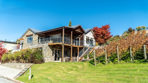 Morrows Mead - Sleeps 8 - Spa Pool - Close To Lake - Lake Views - Accommodation New Zealand 1