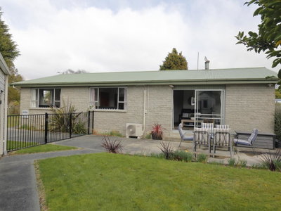 Mountain View Hideaway - Te Anau Holiday Home