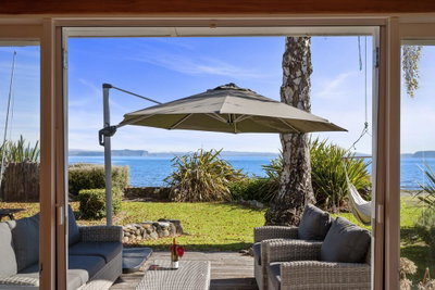 North Cole Cottage - Hatepe Lake Front And Pet Friendly Holiday Home