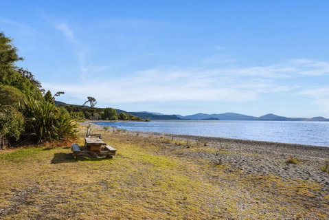 North Cole Cottage - Hatepe Lake Front And Pet Friendly Holiday Home - Accommodation New Zealand 2