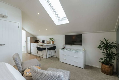 Northlake Loft - Accommodation New Zealand 1