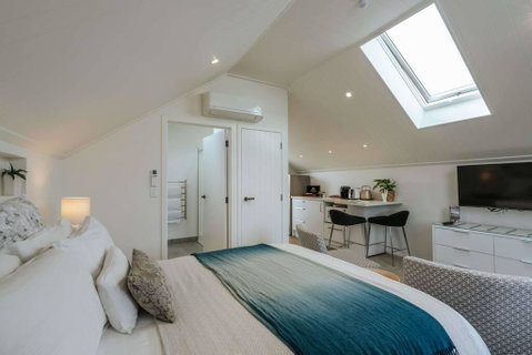 Northlake Loft - Accommodation New Zealand 0