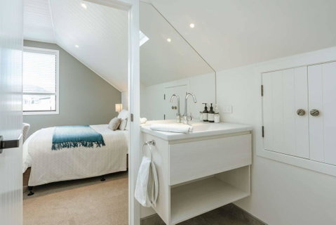Northlake Loft - Accommodation New Zealand 3
