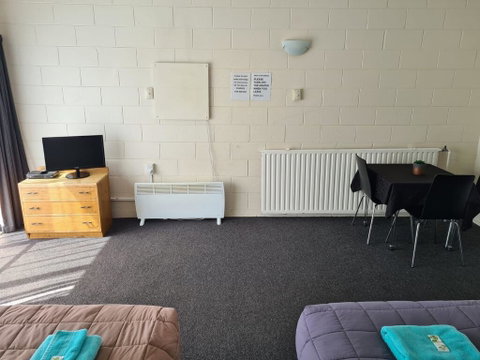 Oasis Hotel,Motel And Bar - Accommodation New Zealand 1