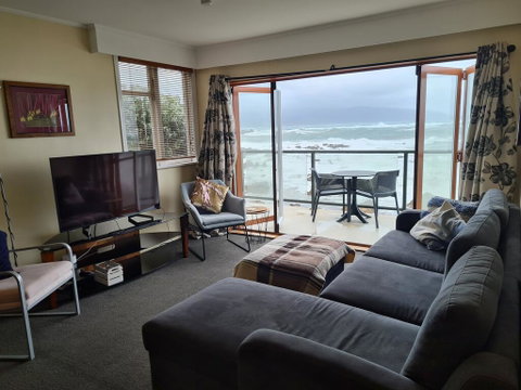 Oceanfront Escape - Accommodation New Zealand 2