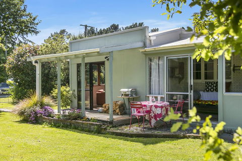 Oceanside Garden - Dunedin Holiday Home - Accommodation New Zealand 0