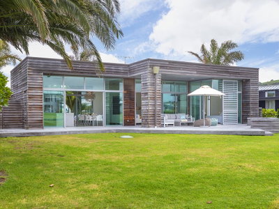Omaha Palms - Omaha Holiday Home