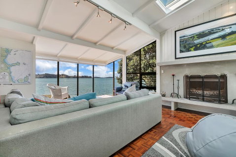 On The Beach - Mahurangi West Holiday Home - Accommodation New Zealand 1