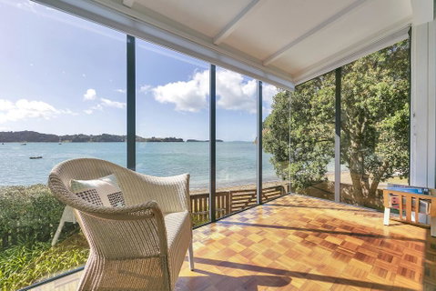On The Beach - Mahurangi West Holiday Home - Accommodation New Zealand 3