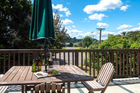 Otamararae Retreat - Lake Rotoiti Holiday Home - Accommodation New Zealand 2