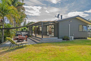 Oyster's Pearl - Cooks Beach Holiday Home