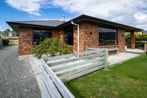 Pae Whenua Retreat - Te Anau Holiday Home