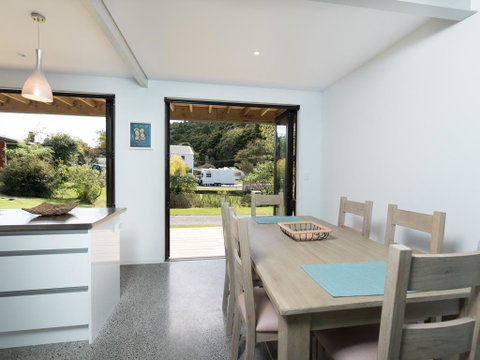Paihia Centre Peace - Central Paihia Holiday Home - Accommodation New Zealand 2