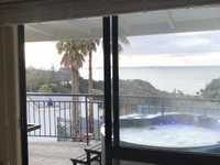 PALM BEACH COTTAGE WITH FANTASTIC VIEWS AND PRIVATE SPA POOL WIFI SKY TV DBLE SKY AND POSSIBLY A CAR