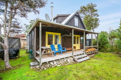 Parehopu Lake House - Taupo Holiday Home