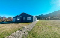 Peaceful Warm and Sunny in Lake Hawea