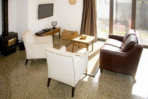 Pembroke Villa - Accommodation New Zealand 1
