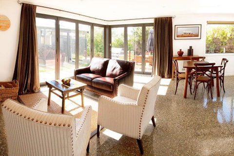 Pembroke Villa - Accommodation New Zealand 2