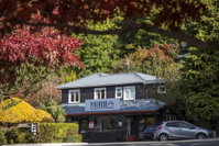 Pinewood Lodge and Apartments