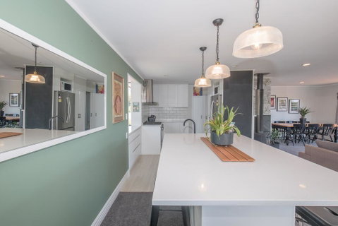 Pip's Lakeview Retreat - Accommodation New Zealand 3