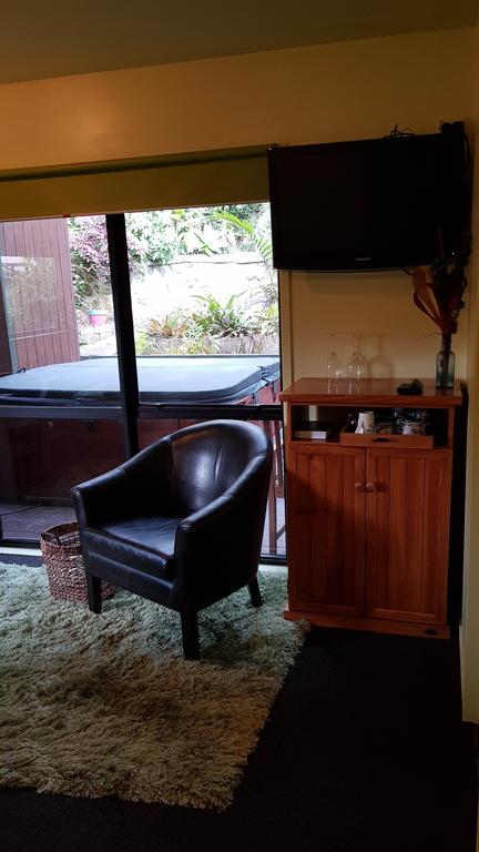 Pohutukawa Coast BnB - Accommodation New Zealand 2