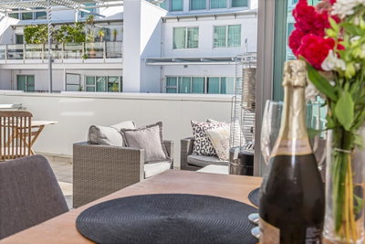 Premium 1BR Apartment At Princes Wharf