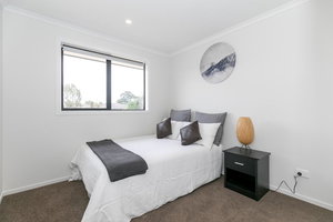 Private Room in a Brand New House in Huntington