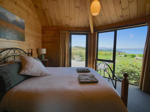 Pukaki Lakeside Getaway NZ - Accommodation New Zealand 2