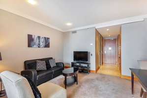 QV Spacious City Apartment 737