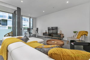 QV Viaduct Apt with Parking Pool Gym SPA - 909