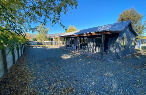Ribbonwood Cottage - Accommodation New Zealand 0