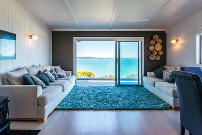 Rocky Bay Luxury Escape - Waiheke Holiday Home