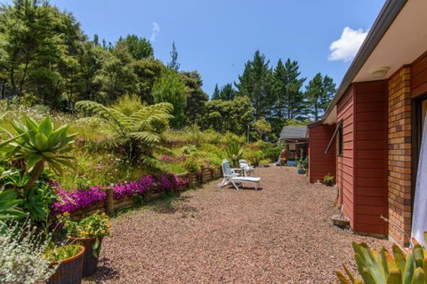 Romantic Vintage Retreat Away In West Auckland - Accommodation New Zealand 2